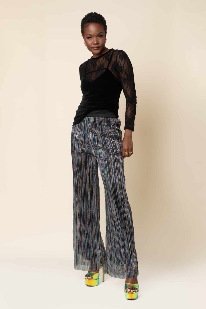  Featuring a contrast satin waistband this flattering tuxedo style elevates your look. Offering you an elastic back waistband and pockets, this pant will surely surprise you with comfort.